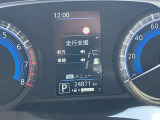 メーター内センターディスプレイには車の様々な設定や情報が表示されます。