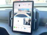 【360&deg;ビューカメラ】4台の高解像度カメラで360度の鳥瞰図を表示。隣の車や壁、死角にある障害物などを画面で確認できるため、狭いスペースでの駐車・出入りも安心です。