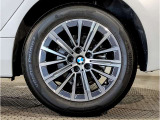 【BMWアロイホイル】軽量かつ強度に拘ったアロイホイル。走行性能ポテンシャルを引き出す設計。車の足元を引き締めてくれる大きなポイントはアロイホイルです。