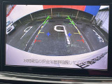 バックカメラで後方をしっかり確認できるので、安心して駐車できます。