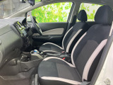 運転席からの眺めは良好で、運転操作もスムーズに行えます。使いやすい配置で、快適なドライブをサポートします。安全運転をサポート。