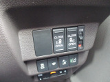 両側電動スライドドアが装備されています。狭い駐車場でも乗り降りがスムーズに行えます