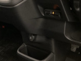 自社整備工場で点検整備をおこなってからお渡ししています。車検が残っている場合は『12ヶ月点検整備』を、車検整備付きの場合は『車検整備』をおこないます。整備費用は車両本体価格に含まれています。