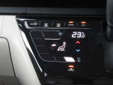 オートエアコンですので、車内を快適な空間に出来ます ♪   操作はタッチパネル式ですので爪の長い方でも安心して操作して頂けます!