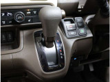 縦型シフトに電子パーキングブレーキ付き