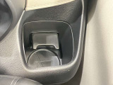 運転席・助手席のドリンクホルダーです