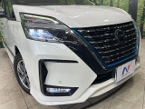 【LEDヘッドライト】悪天候や夜間走行時も良好な視界を確保し安心して運転できる高輝度LEDヘッドライトを装備!点灯速度が早く、消費電力も抑えられています。