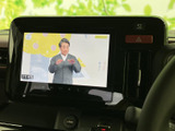 停車時にテレビ視聴が可能。お子様連れのご家族にもおすすめです。移動時間も快適な空間を実現します。