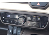 オートエアコン付です。簡単操作で快適に車内温度をコントロールします。