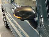 ウィンカーがドアミラーに内蔵されています。ドレスUP効果が主ですが、周りの車からも気づいてもらい易いので、安全性もにも繋がっています。