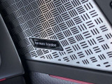 ハーマンカードンのカースピーカーは良質な音を届けると同時に、その先にある車内空間における上質な&ldquo;音楽体験&rdquo;も提供している。