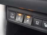 快適温熱シート(運転席・助手席)が装備されています。負担のかかりやすい肩や腰、冷えやすい下肢を効果的に温めてくれます。