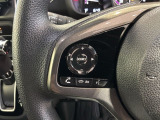 ステアリングにオーディオ操作スイッチが付いています。オーディオ画面に直接タッチしなくても操作が出来ますので、運転に集中できます。