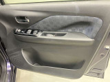 【運転席ドア】収納ポケットが付いているので運転席周りもスッキリ保てます★