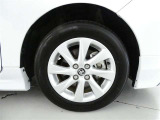 【アルミホイール】純正アルミホイール装着車です。