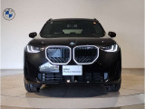 【キドニーグリル】BMWは約90年もの間、ほぼ全ての車両にひと目でBMWだと分かるこの特徴的なフロントグリルが備えられ、デザイン・アイコンとして親しまれてきました。