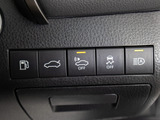 ★使いやすさや安全性を追求したステアリング周り!高級車ゆえにスイッチ類が多いのも特徴ですね!考え尽くされた配置ですぐに使いこなす事が出来ますのでご安心下さい!是非、体感してみて下さい!!