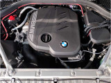 【BMWクリーンディーゼル】市場をリードするディーゼルエンジン。低回転ステージ専用ターボが走り出しから効果的に過給を行いスムーズな発進加速や低燃費を実現。ディーゼルの常識を超えたスポーティな走りを!