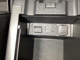 USBオーディオにも対応できる端子付きです。スマートフォンの充電ももちろんOK!アクセサリーソケットからも電源を確保できます!