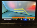 バックでの車庫入れも安心です!リアカメラが付いているバックモニター付のナビを装備しております。操作線もついており距離感も画面から確認できます。