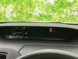 見やすいメーターパネルは、運転に必要な情報を分かりやすく表示。操作性にも優れ、安全運転をサポートします。運転に集中できる環境です。