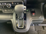 発進時から滑らかに加速する無段階変速のCVTはストップ&ゴーの多い街の中も快適です