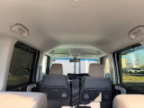 天井も高く、広々とした車内で快適に過ごせます!
