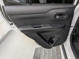 パワーウィンドウのスイッチですよ。運転席に居ながら窓を開け閉めのコントロールできます。