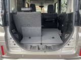 積載性が広がるシートアレンジ。倒し方や可動域、荷室の広がりが分かり、使い道を想像できます。