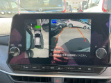 【アラウンドビューモニター】周囲を見渡せる映像で、スムースな駐車をサポートします