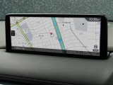 マツダコネクトの10.25インチワイドセンターディスプレイです。『Android Auto』『Apple CarPlay』や独自のコネクテッドサービスに対応したインターフェイスシステムです。