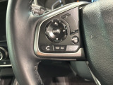 ステアリングにオーディオ操作スイッチが付いています。オーディオ画面に直接タッチしなくても操作が出来ますので、運転に集中できます。