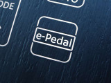 【e-Pedal】アクセルペダルの操作だけで加速や減速をコントロールでき、ペダルの踏み替えの回数が減らせます!
