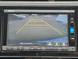 駐車時の安全確認をサポートするバックカメラも使用できます。