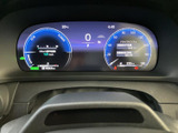 速度や車両情報がひと目で確認しやすく、運転に必要な情報を把握しやすいメーター表示です。表示がまとまっているため、日常の運転中も視線を大きく動かさず確認できます。