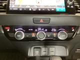 オートエアコンがついてますので簡単操作で快適に過ごせます。シートヒータースイッチ内蔵で前席の左右別々に温度設定ができます。