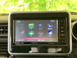 オーディオの選択画面を表示し、音楽やテレビなど利用したい項目を確認しやすい構成です。画面脇にも操作ボタンが並び、使いたい機能を選びやすく、普段の車内時間を便利にサポートします。