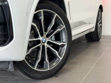 BMW純正アロイホイールはモデルやパッケージに合わせてデザインされています。洗練されたデザインで、足元の個性を引き立てます。