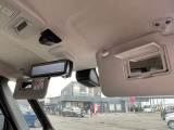 運転席と助手席にはバニティーミラーが装備されております。