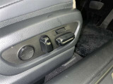 パワーシート搭載。微妙な調整が手軽にでき、ピッタリのポジションで運転することが可能です。