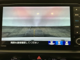 【バックカメラ】運転が苦手な方も車庫入れラクラクです!ギアをリバースに入れれば自動的に切り換わりますので、面倒な操作は不要です♪狭い駐車場もお車を傷つけず安心ですね!