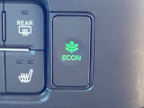 【eコンスイッチ】低燃費運転をサポートするECONモード。スイッチをONすると、エンジンやトランスミッション、A/Cなどを協調制御し、燃費の向上に貢献。エコドライブの効果を高めます。