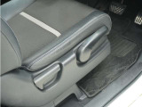◆シートハイトアジャスター◆運転席を上下に高さ調節ができます!運転ポジションを体格に合わせてシート調整できます。