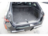 奥行きがあり、大きな荷物も余裕を持って積み込める広々とした収納空間。趣味の道具や家族の荷物を載せて、アクティブな毎日を支えてくれます。