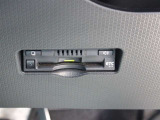 ETC車載器は、ビルトインタイプですっきり収納され、見た目も使い勝手も満足のアイテムです。