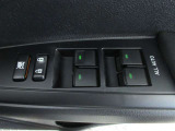 もちろん全席パワーウインドー付。運転席から操作できて便利です。