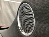 BOSE社との共同開発により室内空間にあった音響チューニングを施し、クリアで臨場感のあるダイナミックサウンドをお楽しみいただけます。