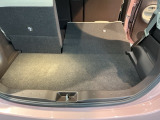 載せるものに合わせて、自由自在にシートを調整。長めの荷物も、大きな買い物も、工夫次第でスッキリ収まります。使い方次第で楽しみが広がる空間です。