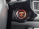 Hondaスマートキーを携帯していれば、ブレーキを踏みながらパワースイッチを押すだけで、ハイブリッドシステムが始動します。