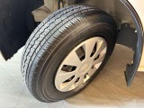 左前のホイルキャップだけ種類がちがいます! 下取りやご不用なお車等御座いましたら、お気軽にご相談下さいませ!!